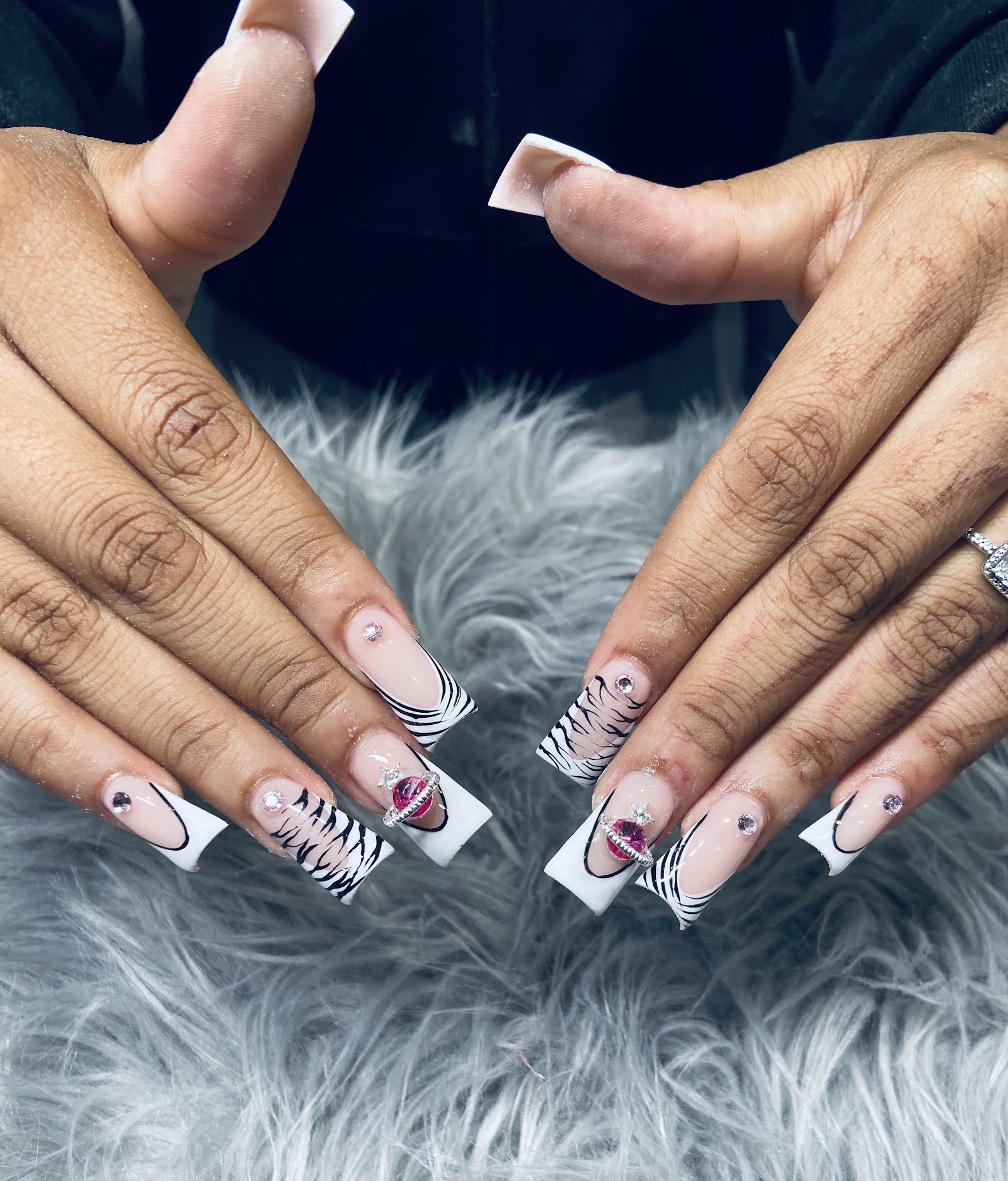 KN NAILS & SPA logo